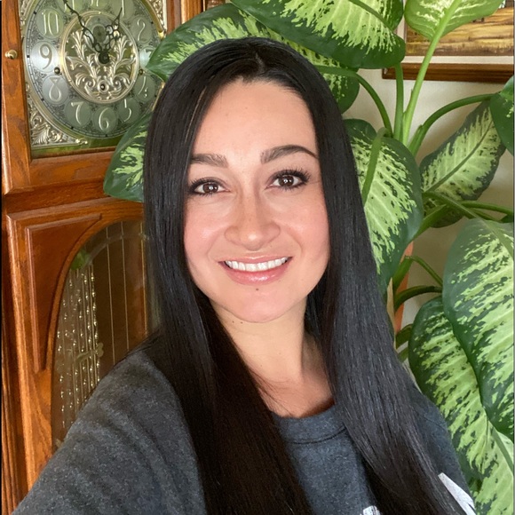 ❤️ for Live Show Notifications and meet your posher Alma! - Picture 3 of 3